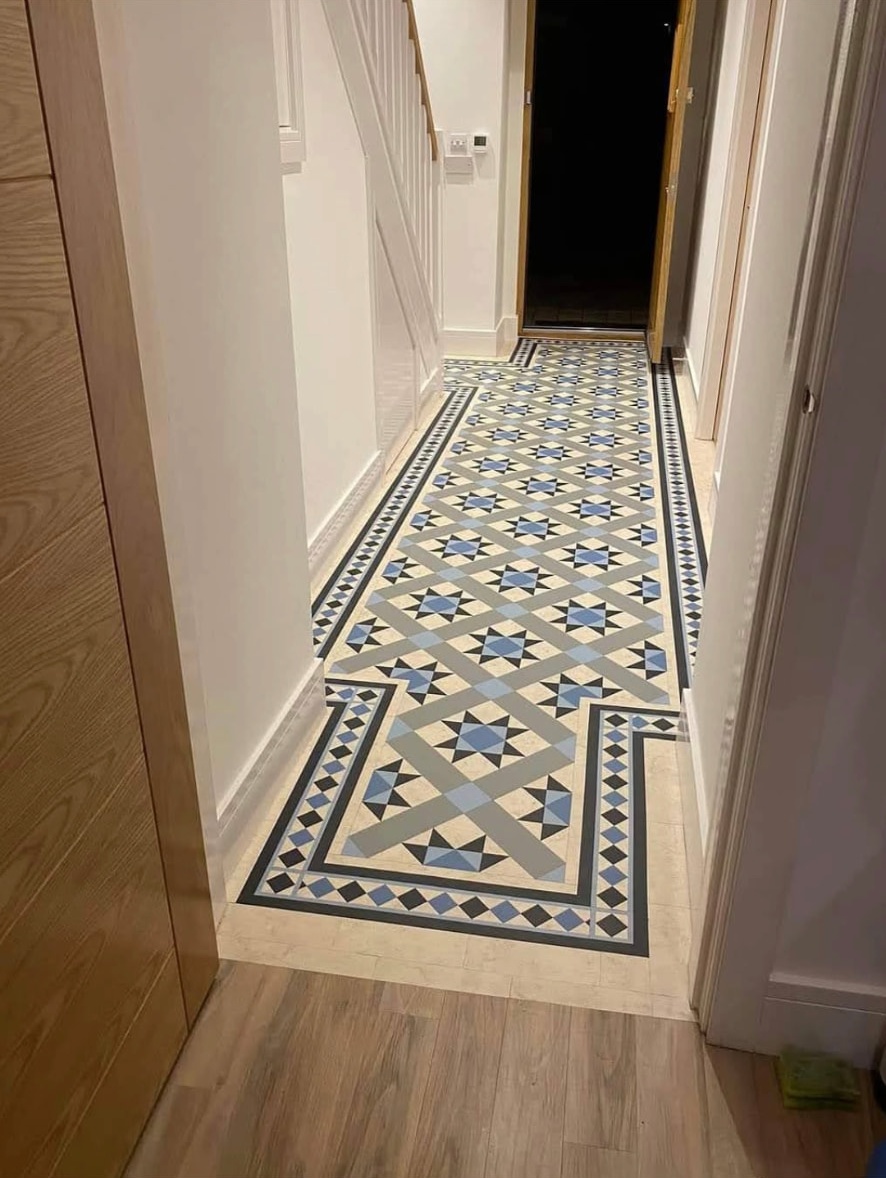 Geometric bordered flooring through a hallway